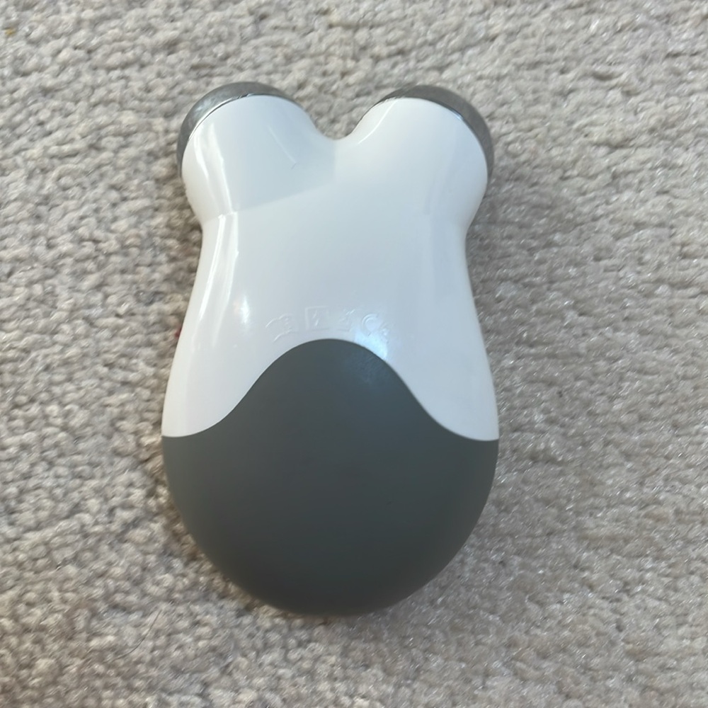 Nuface Mini Microcurrent Device - image 6